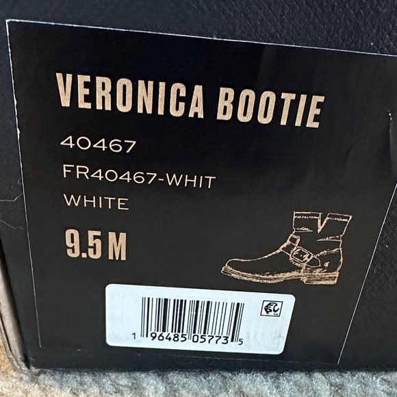 Frye Women's Off-White Leather Ankle Boots - Picture 10 of 10